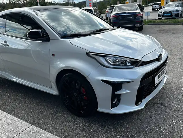 Toyota Yaris view 4