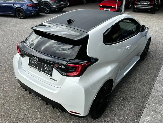 Toyota Yaris view 14