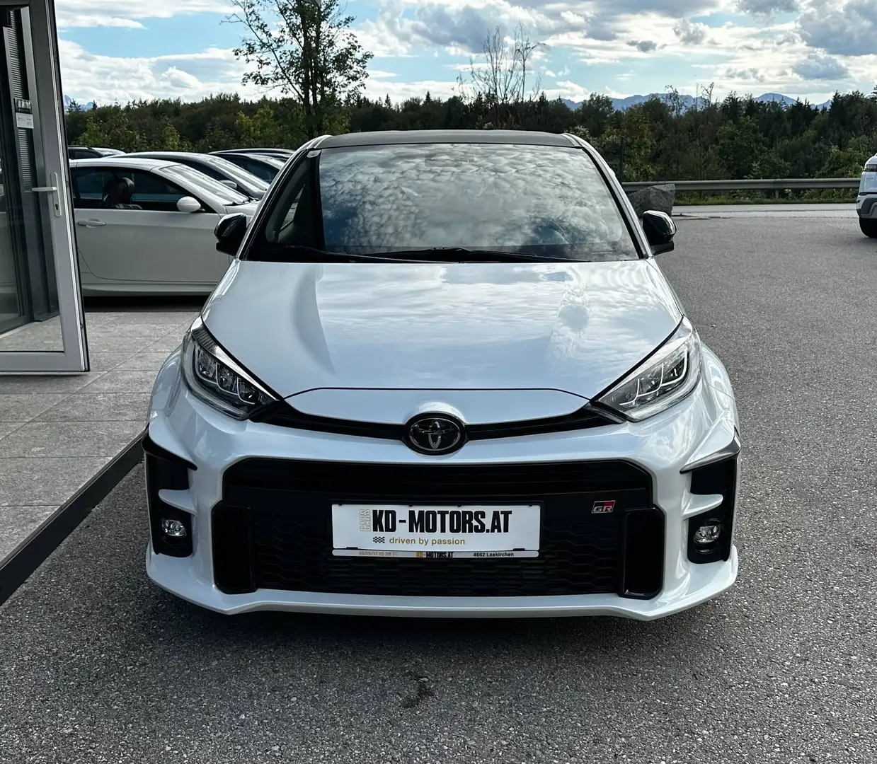 Toyota Yaris GR High Performance Weiß - 2