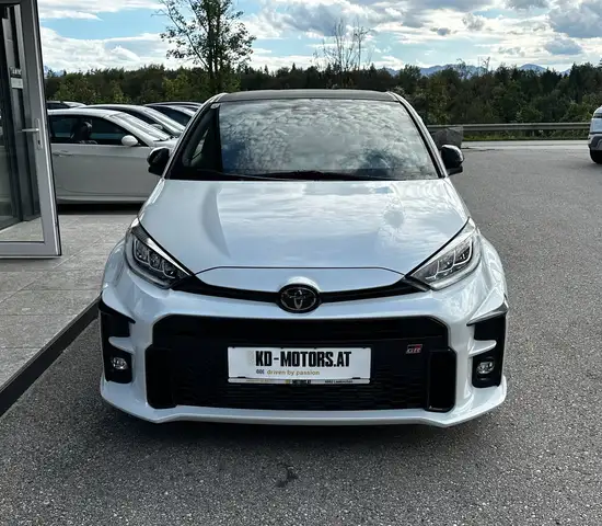 Toyota Yaris view 2