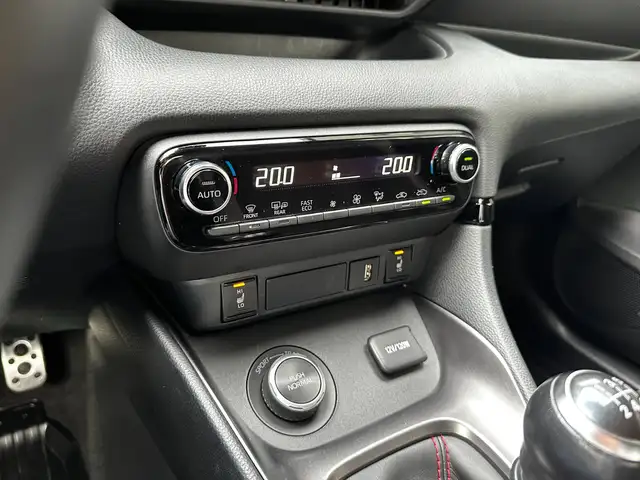 Toyota Yaris view 30