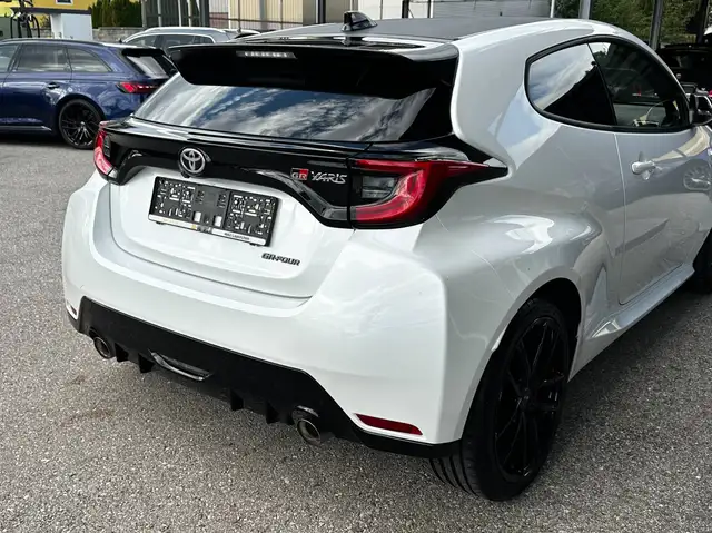 Toyota Yaris view 13