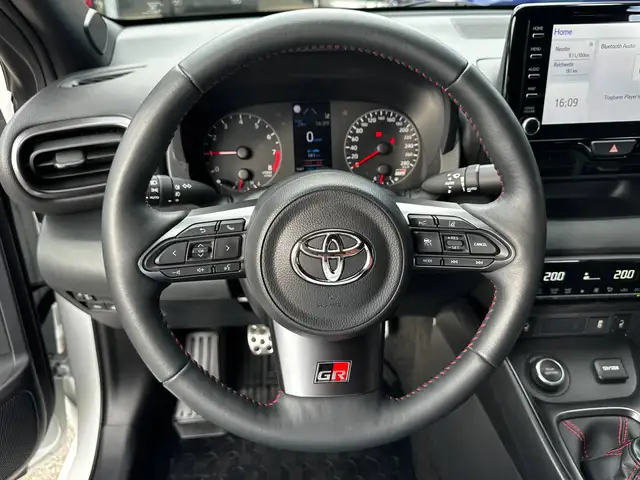 Toyota Yaris view 27