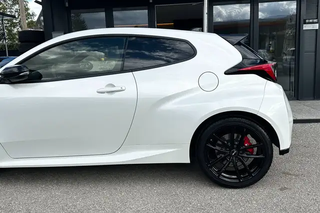 Toyota Yaris view 9