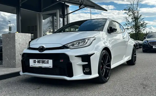 2021 Toyota Yaris in White for sale