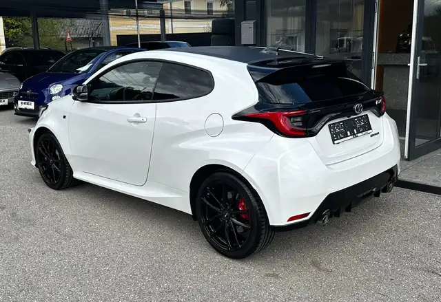 Toyota Yaris view 10