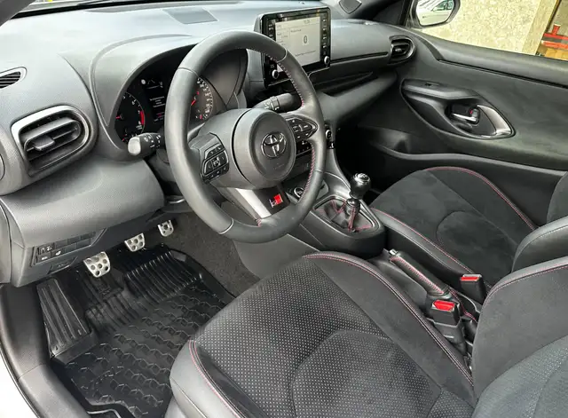 Toyota Yaris view 20