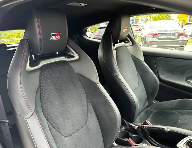 Toyota Yaris view 25