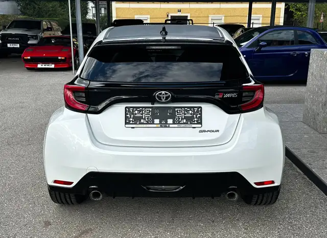 Toyota Yaris view 11