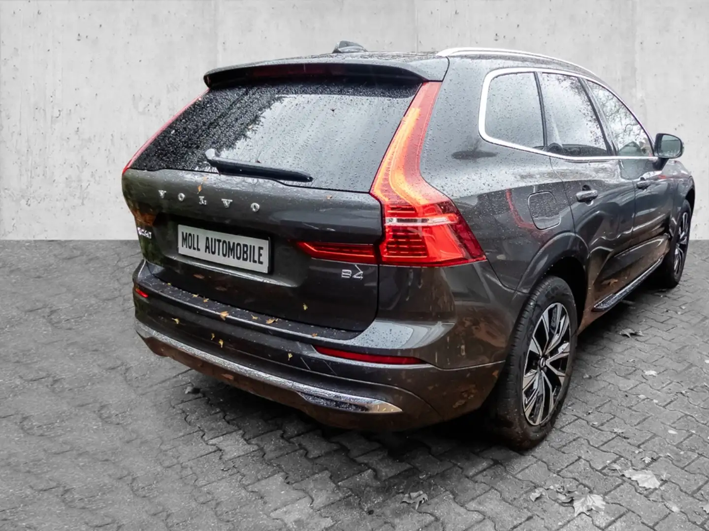 Volvo XC60 Plus Bright 2WD B4 Benzin EU6d digitales Cockpit M Grau - 2