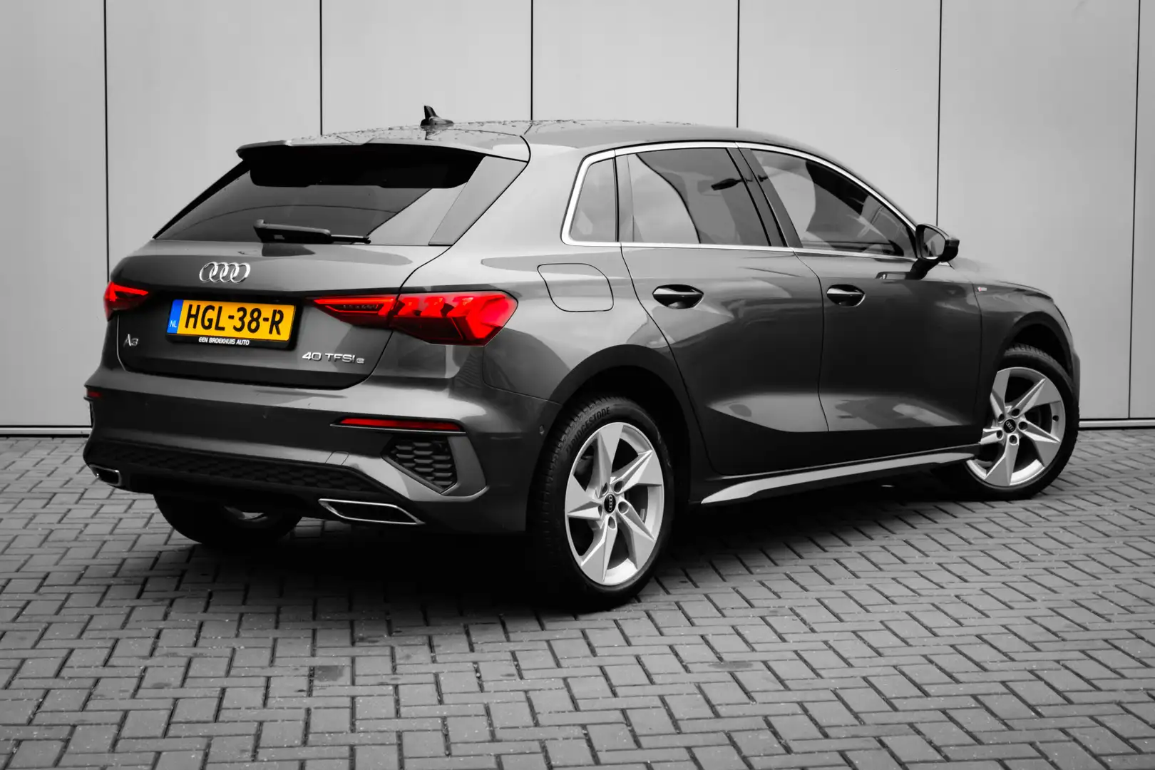 Audi A3 Sportback 40 TFSI e Business edition | achteruitri Grijs - 2