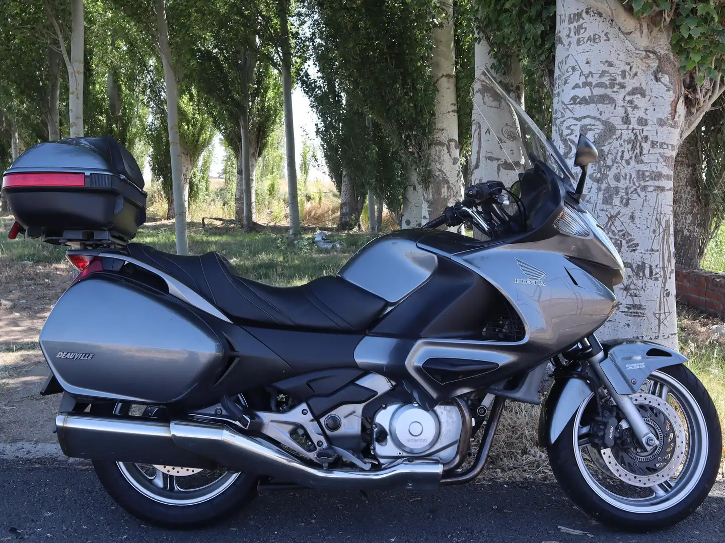 Honda Deauville 700 Grijs - 1