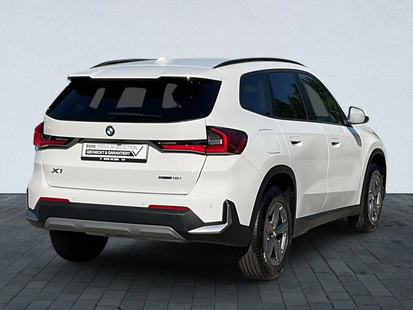 BMW X1 sDrive18i LivePlus Kamera AHK AdapLED DAB Navi Weiß - 2