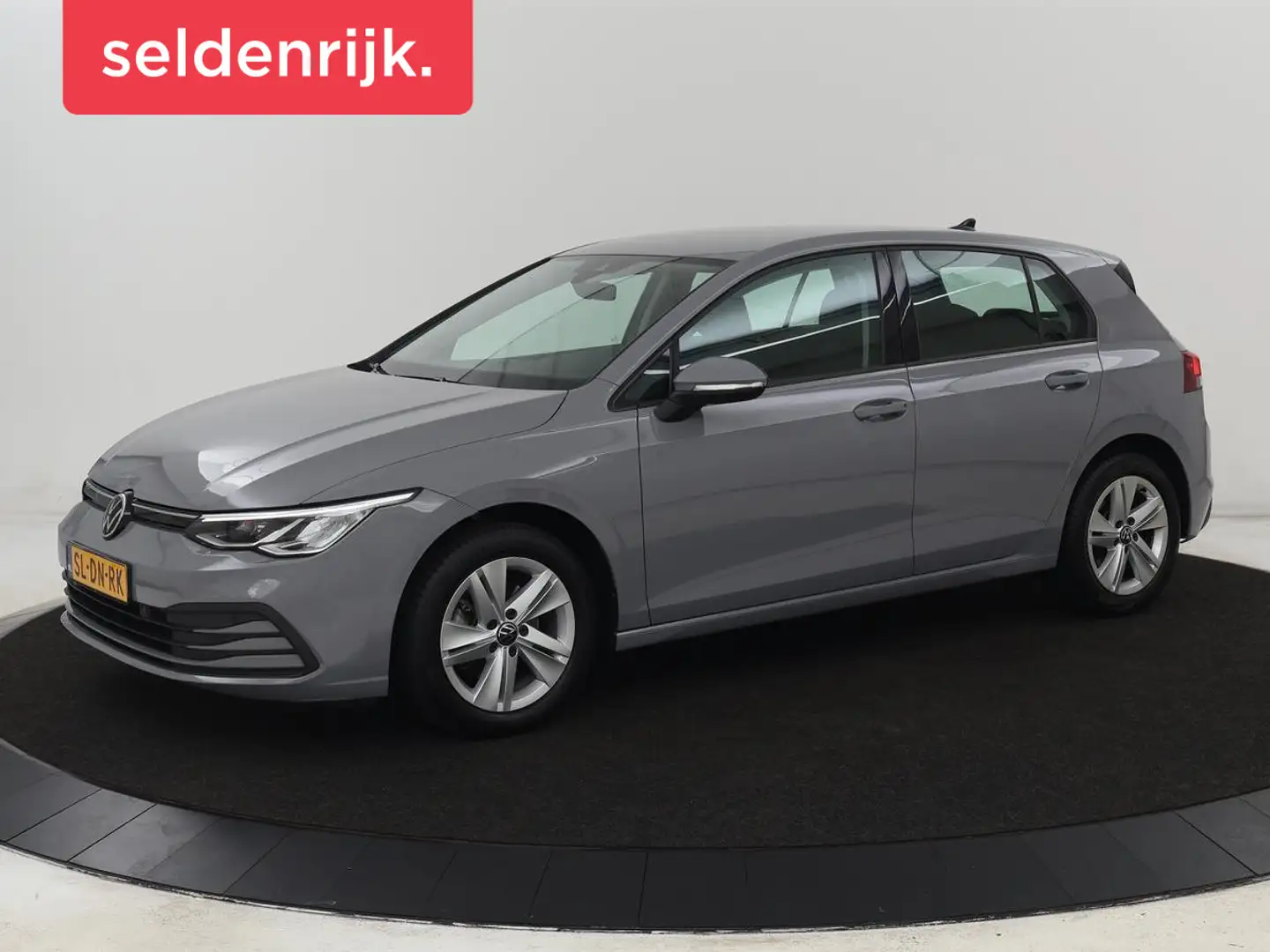 Volkswagen Golf 1.0 eTSI Life | Camera | Carplay | Navigatie | Sfe Grau - 1