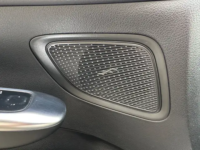 Mercedes-Benz 220 view 12