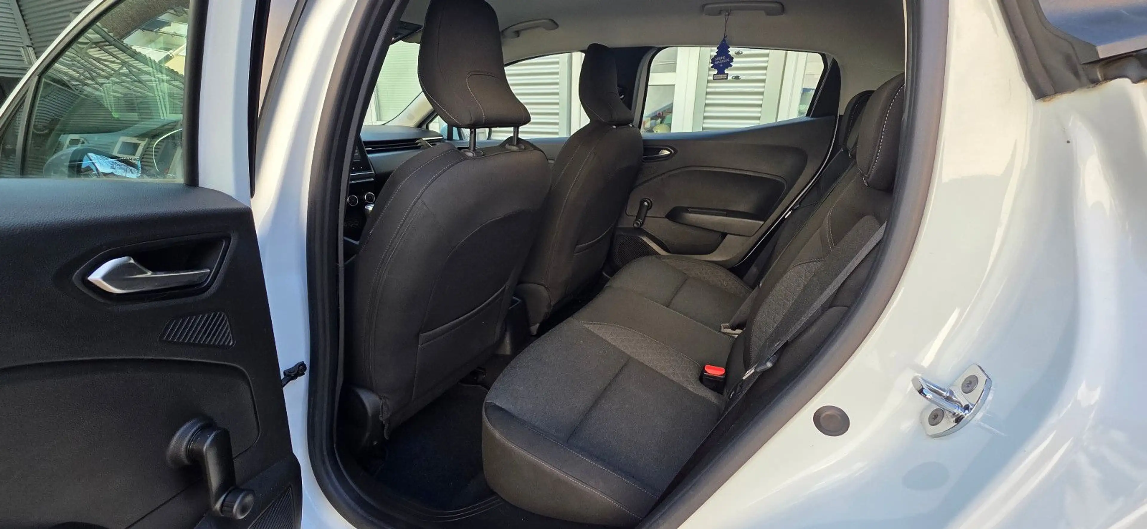 Renault Clio 1.5 dCi ,Navi, 5 Sitze ,LED,AHK,CarPlay — photo 8