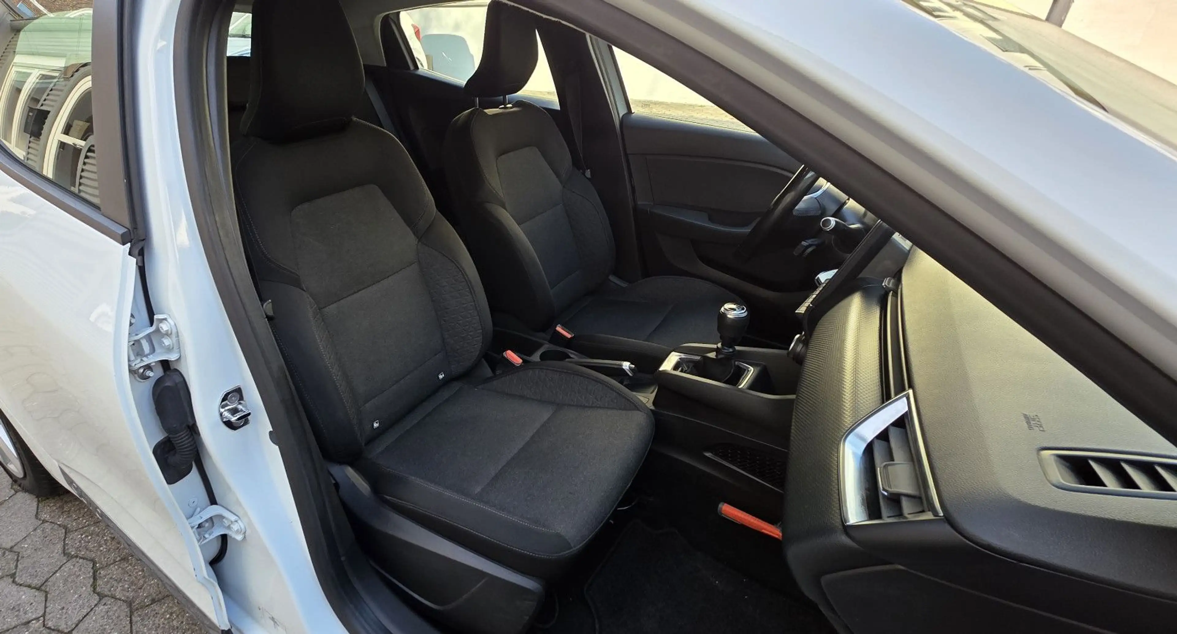 Renault Clio 1.5 dCi ,Navi, 5 Sitze ,LED,AHK,CarPlay — photo 7