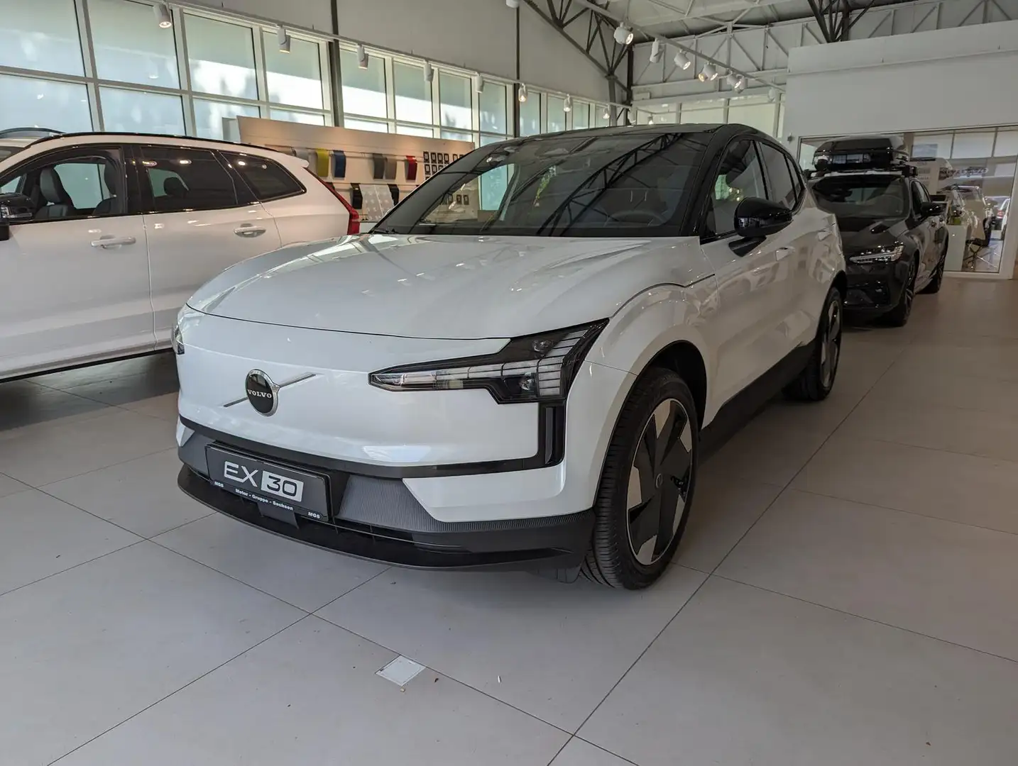 Volvo EX30 Plus 2WD Pure Electric Weiß - 2