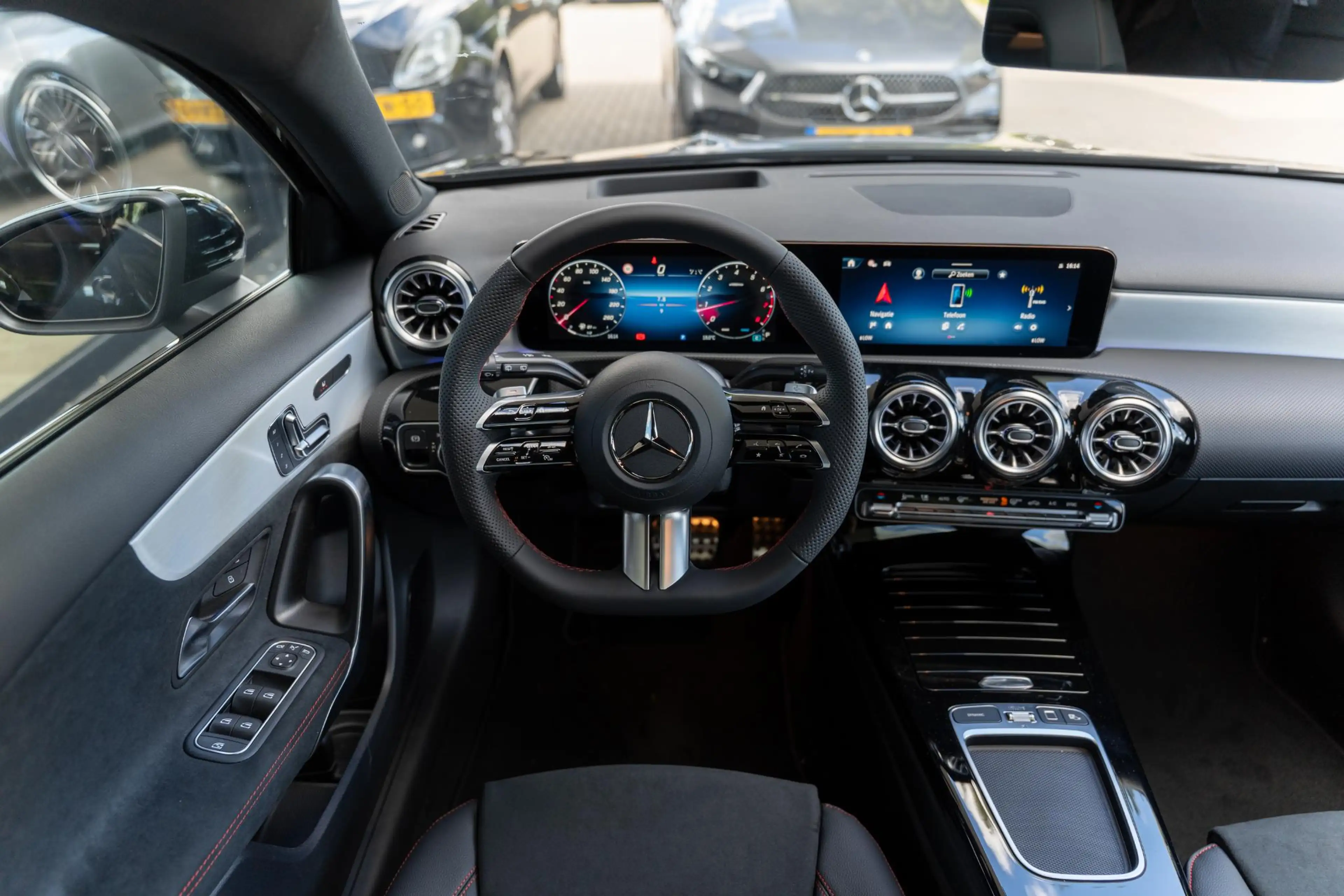 Mercedes-Benz A 180 Business Solution AMG | Panoramaschuifdak | Premiu — photo 4