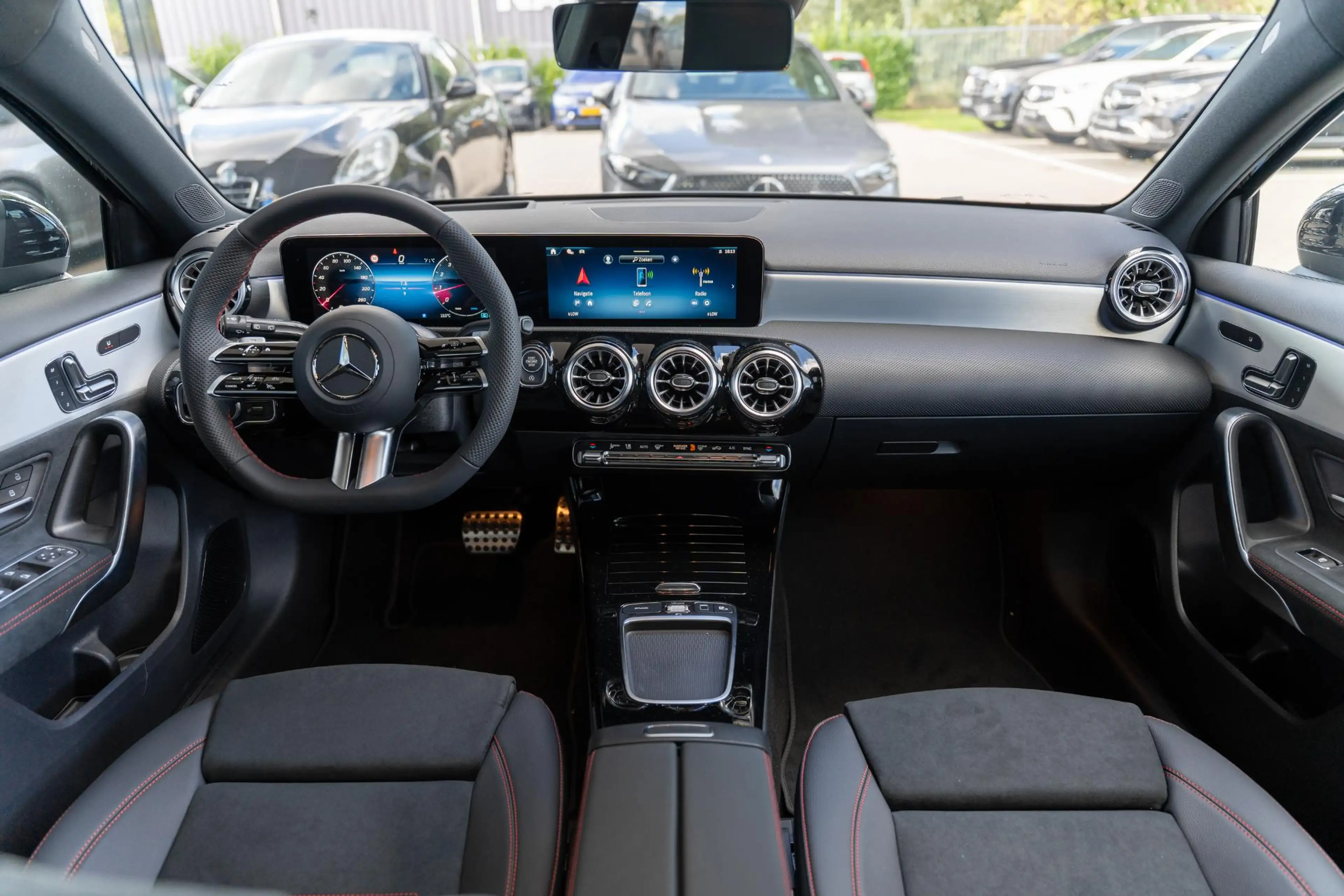 Mercedes-Benz A 180 Business Solution AMG | Panoramaschuifdak | Premiu — photo 6
