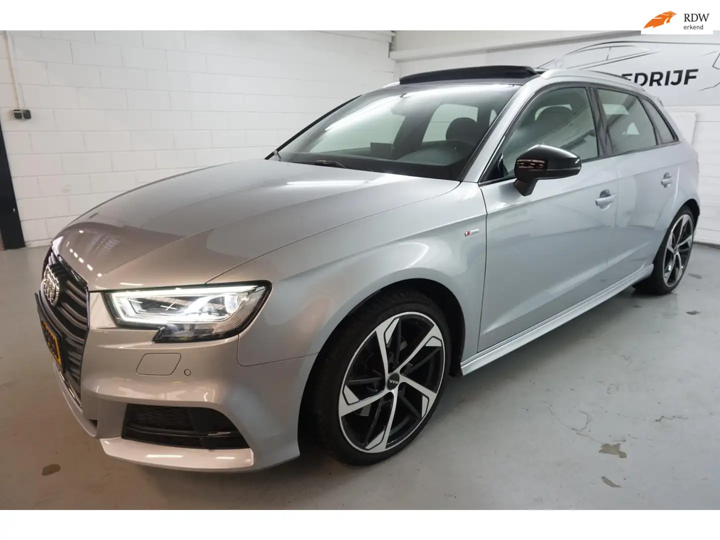 Audi A3 SPORTBACK 3X S-Line / PANO / B&O / VIRTUAL COCKPIT Gris - 1