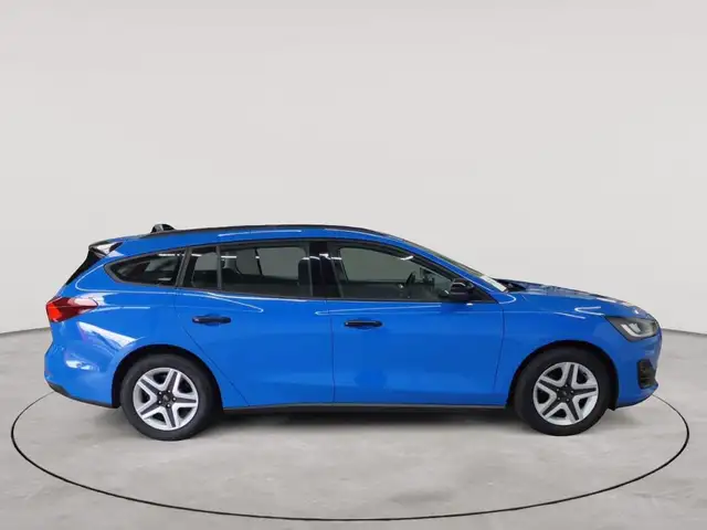 Ford Focus view 3