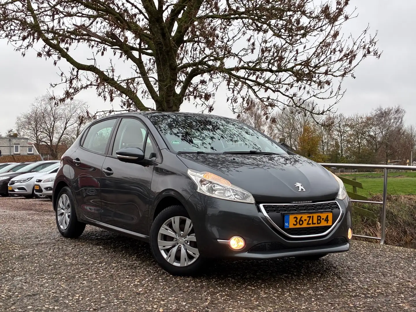 Peugeot 208 1.2 VTi Envy | Cruise + Clima nu € 5.450,-!!! Grijs - 1