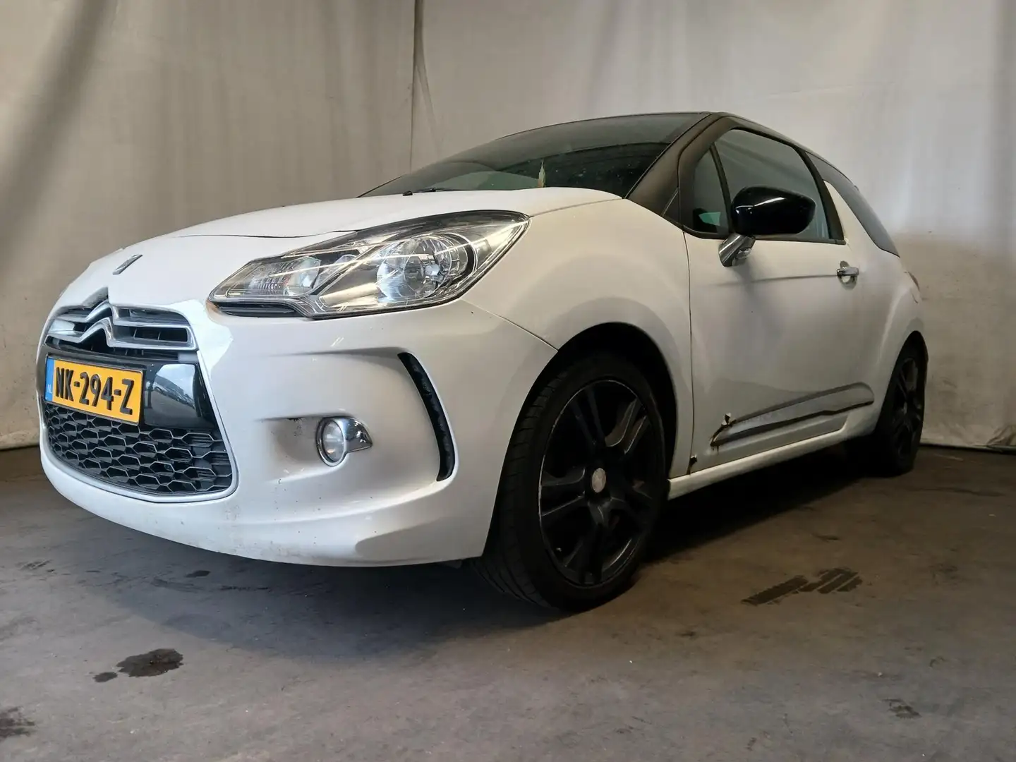 Citroen DS3 1.6 THP Sport Chic - Airco - Leer - Zijschade White - 2