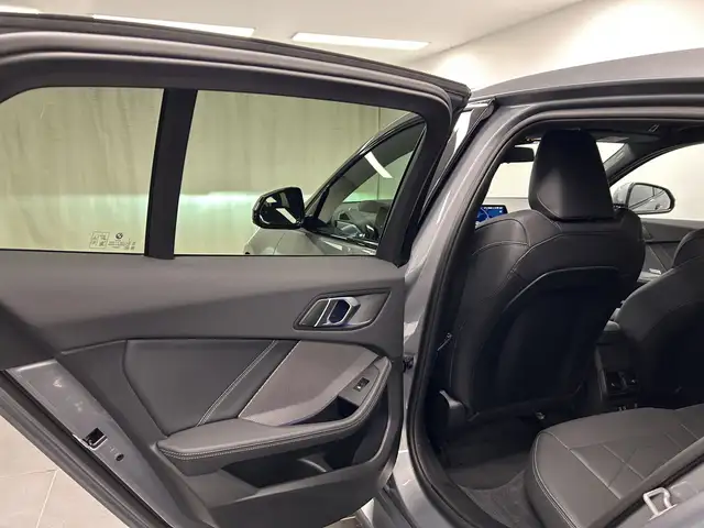 BMW 1 Series view 13