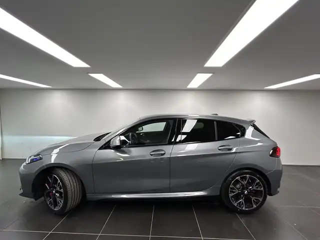 BMW 1 Series view 2