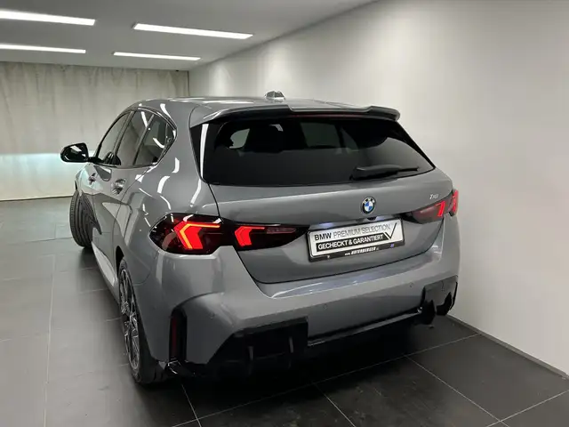 BMW 1 Series view 10