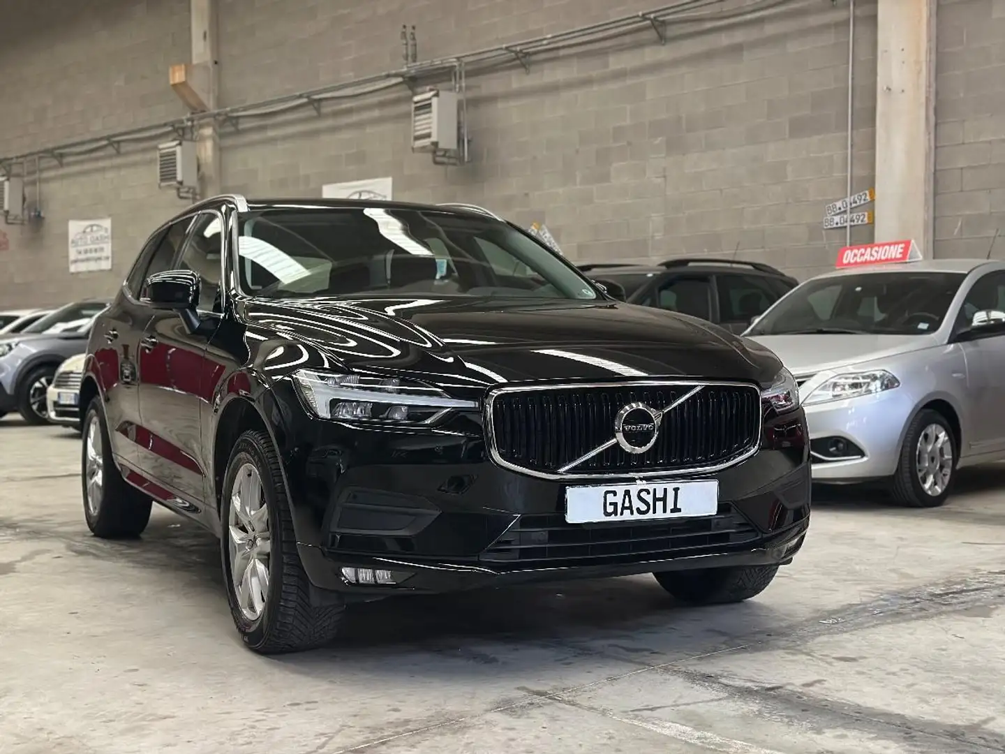 Volvo XC60 D4 Geartronic Momentum Pro Schwarz - 2