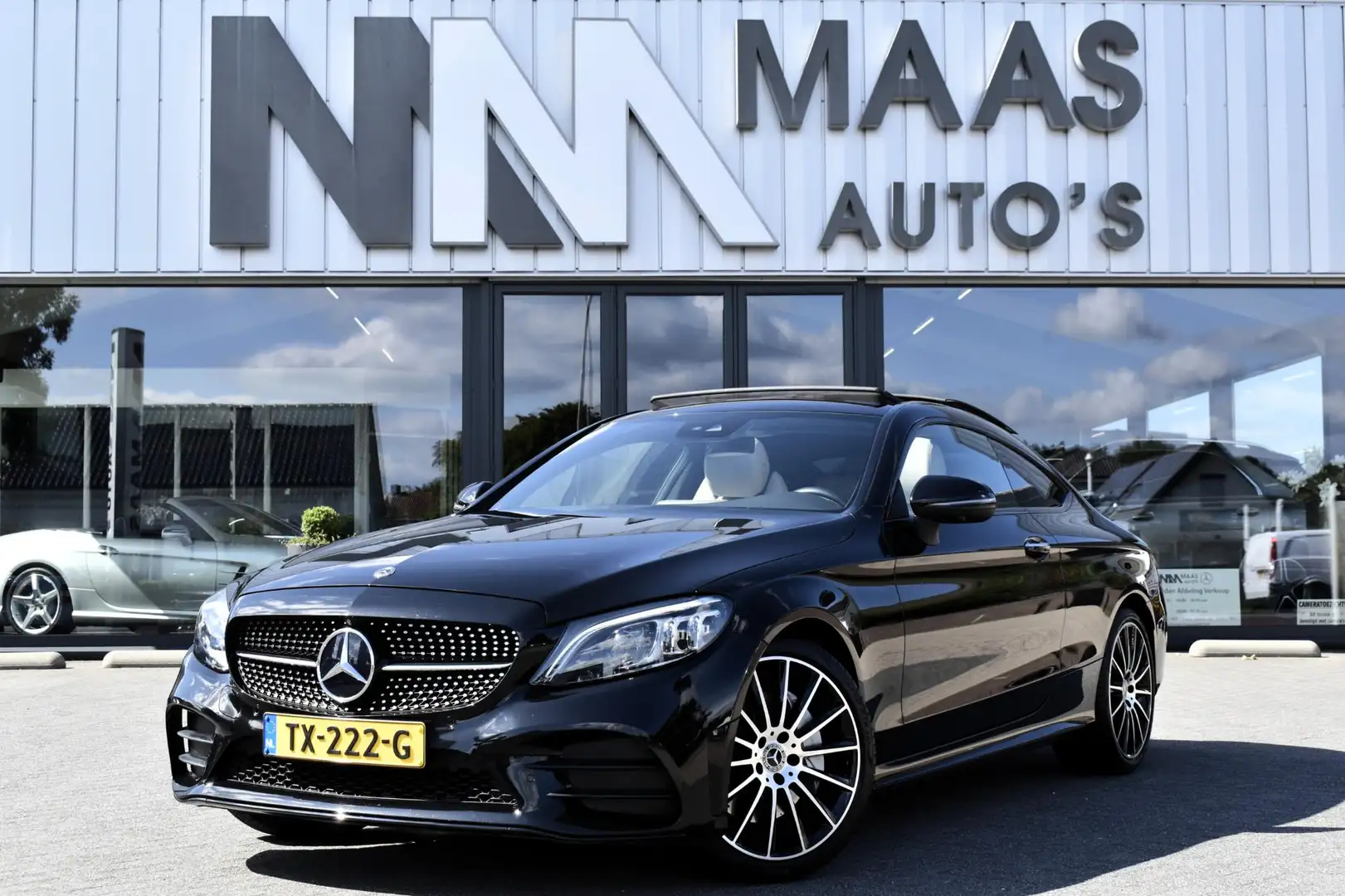 Mercedes-Benz C 300 Coupé Premium Plus Pack AMG 1e eigenaar NAP Zwart - 1