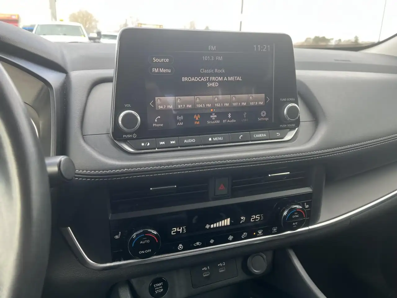Nissan Rogue снимка Nissan Rogue