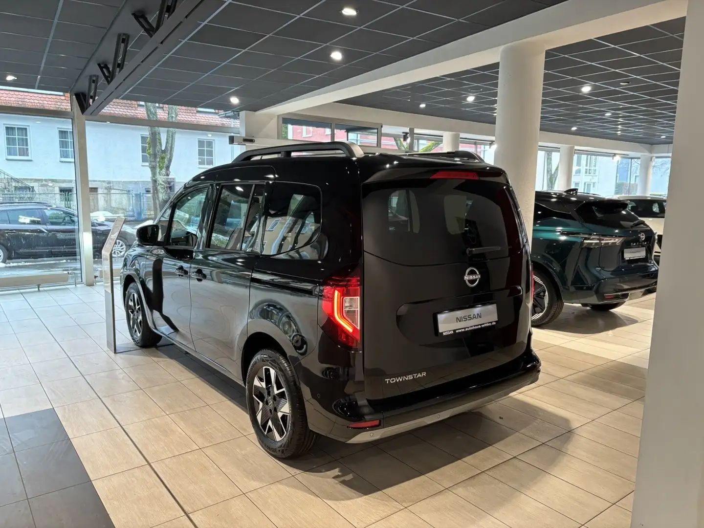 Nissan Townstar Kombi L1 DIG-T 130 6MT N-CONNECTA Schwarz - 2