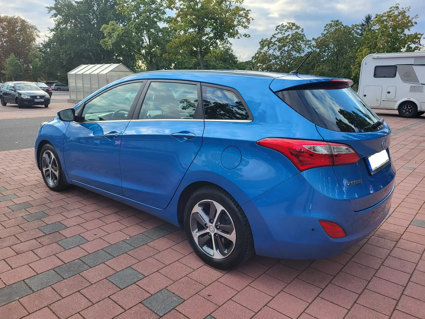 Hyundai i30 blue Kombi 1.6 GDi Trend Blau - 1