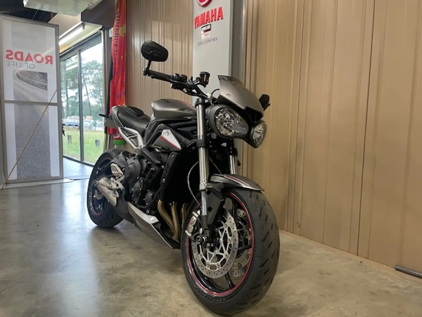 Triumph Street Triple 765 Gris - 1