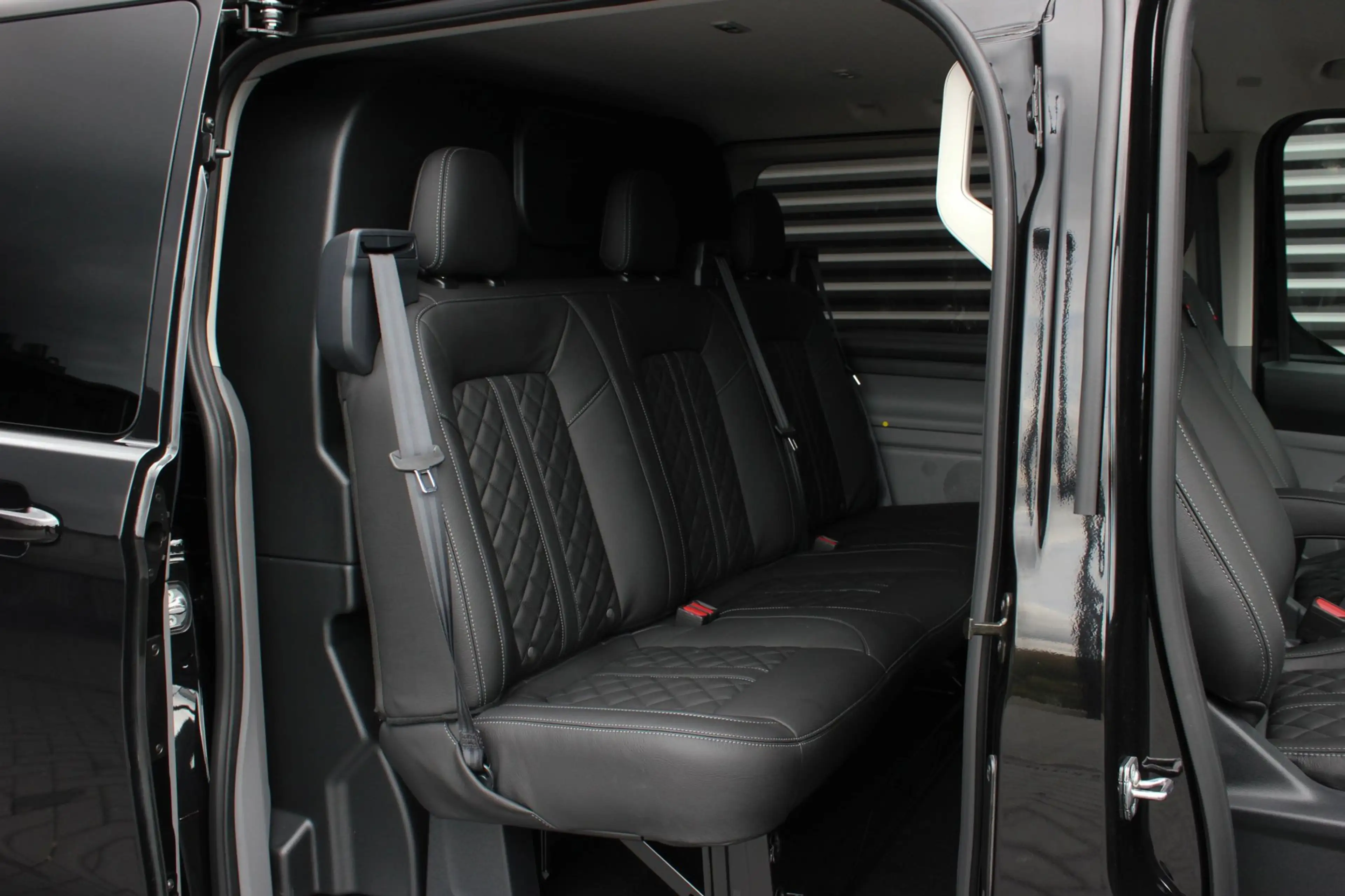 Ford E-Transit Cust. 320 L2H1 Limited 71 kWh DC DUBBEL CABINE / J — photo 49