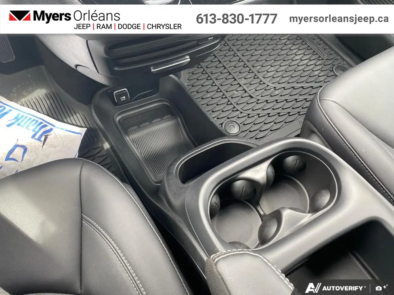 Chrysler Pacifica снимка Chrysler Pacifica