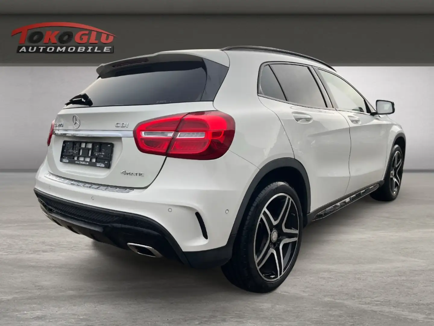 Mercedes-Benz GLA 220 CDI 4Matic Street Style AMG Sportpaket Navi Bi-Xen Weiß - 2