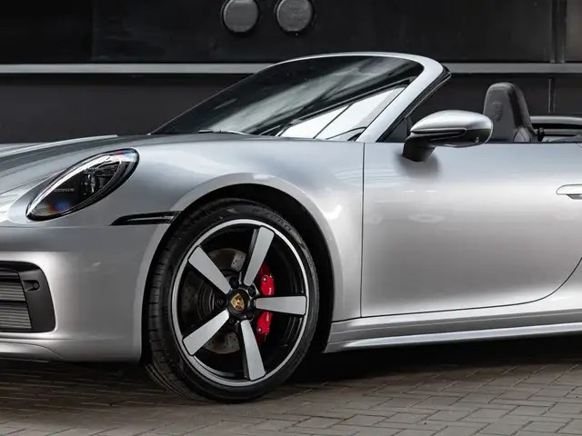 Porsche 911 view 12