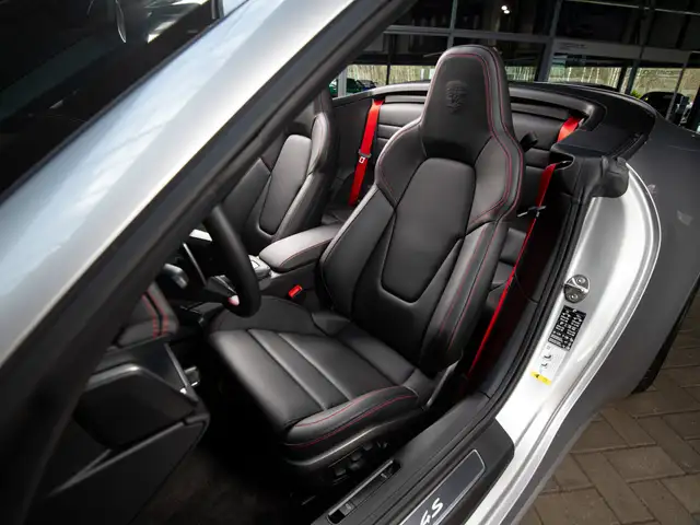 Porsche 911 view 19