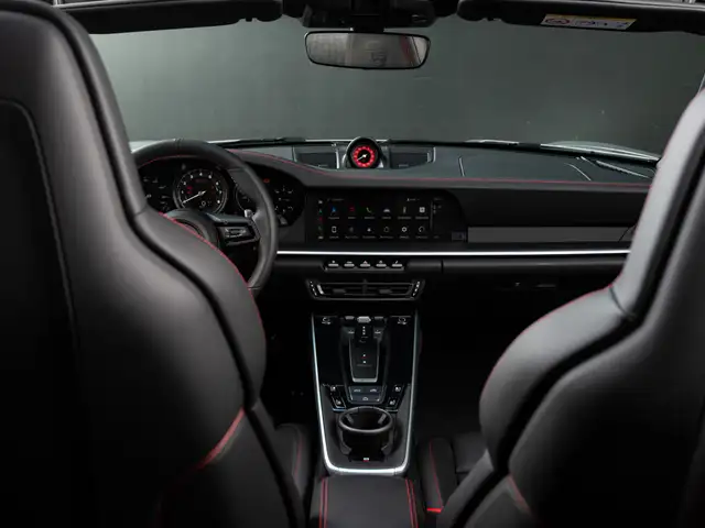 Porsche 911 view 25