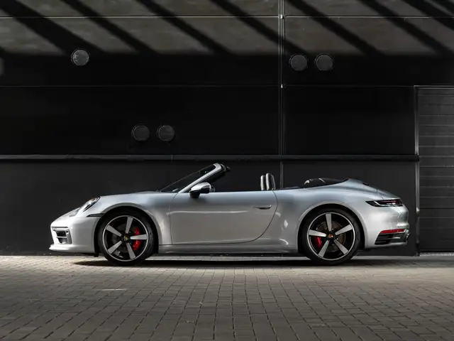 Porsche 911 view 2