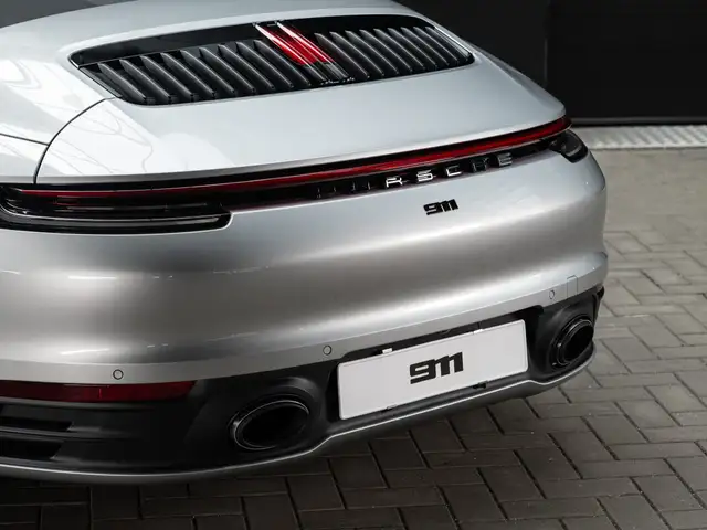 Porsche 911 view 16