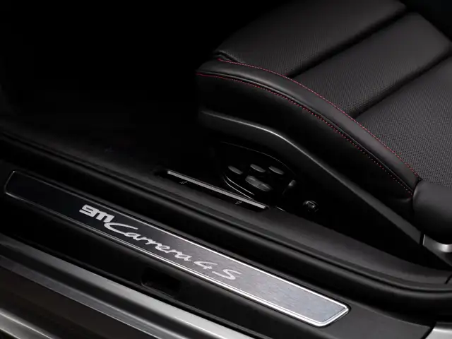 Porsche 911 view 20