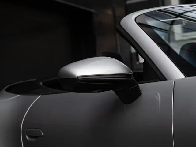 Porsche 911 view 8