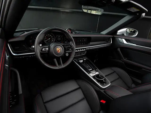Porsche 911 view 4