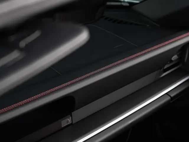 Porsche 911 view 26