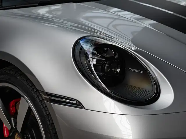 Porsche 911 view 9